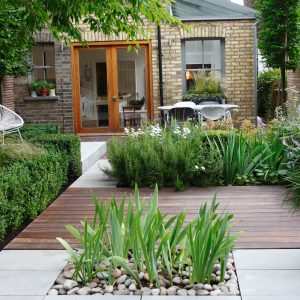 Thiết kế sân vườn nhỏ đẹp cho những ngôi nhà có diện tích eo hẹp